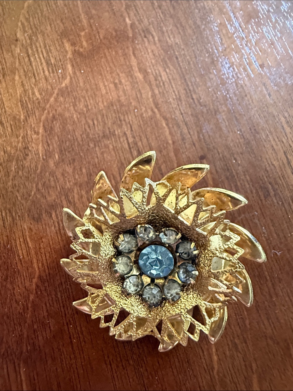 Vintage brooch crown trifari
